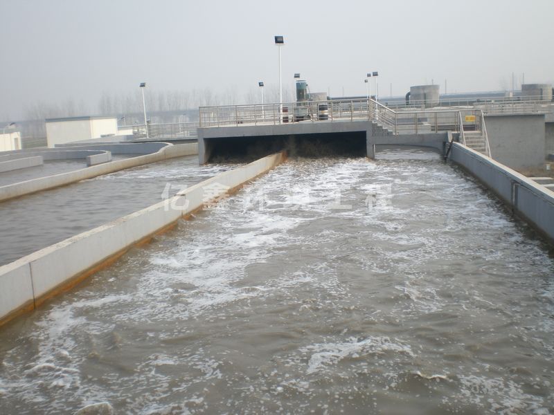 倒傘表面曝氣機(jī)運(yùn)行